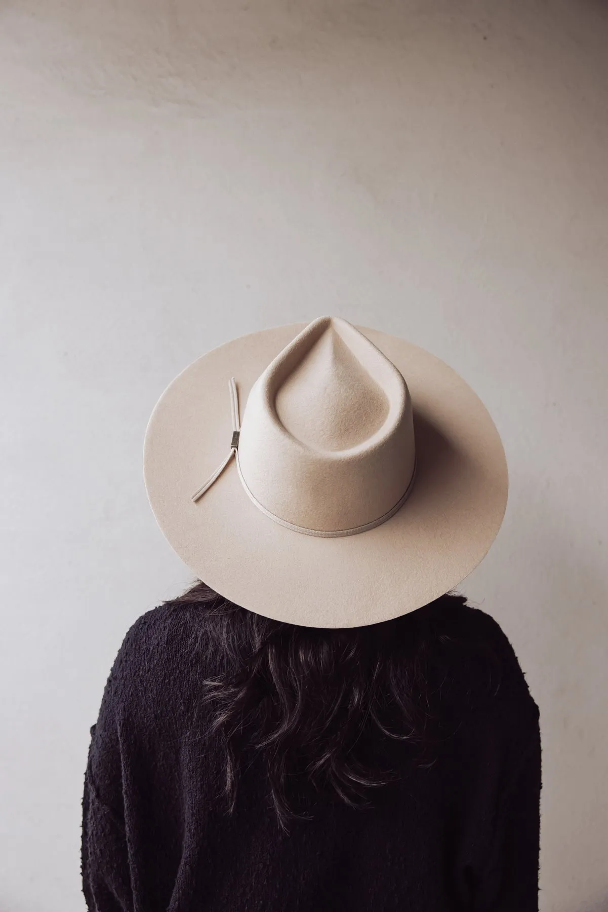 Gigi Pip Emery Teardrop Fedora - Cream